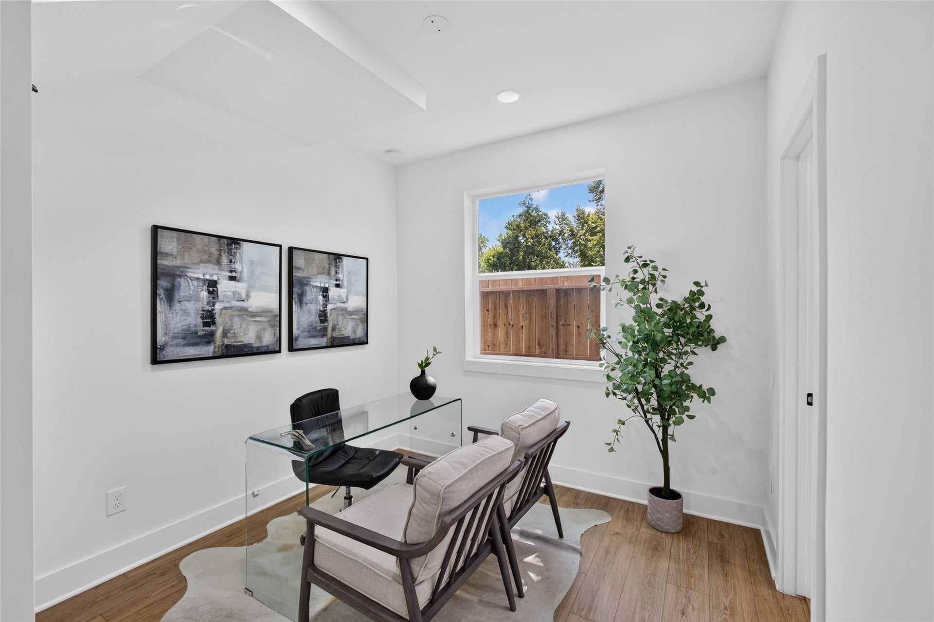 835 Rachel Street, #B, Houston, TX 77091 First floor room with attached full bathroom