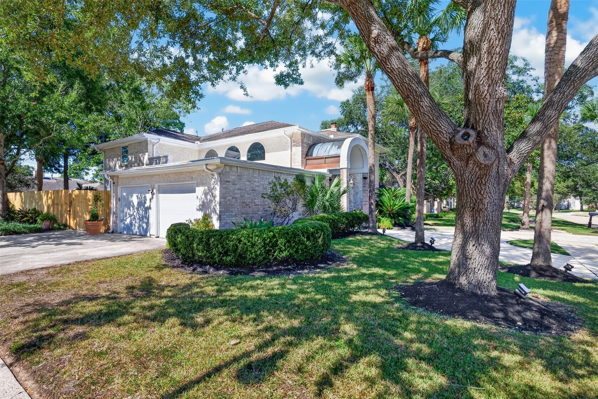 1003 Villa Court Drive, Seabrook, TX 77586 Corner lot.