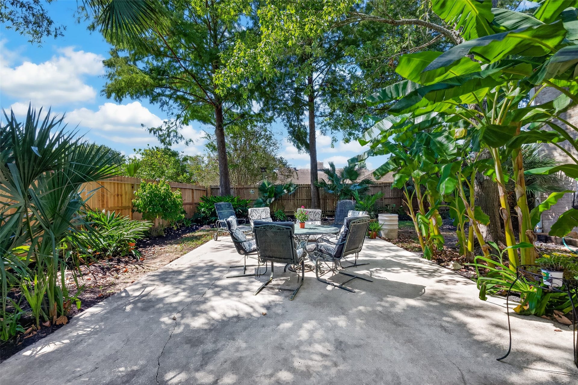 1003 Villa Court Drive, Seabrook, TX 77586 Large back patio.