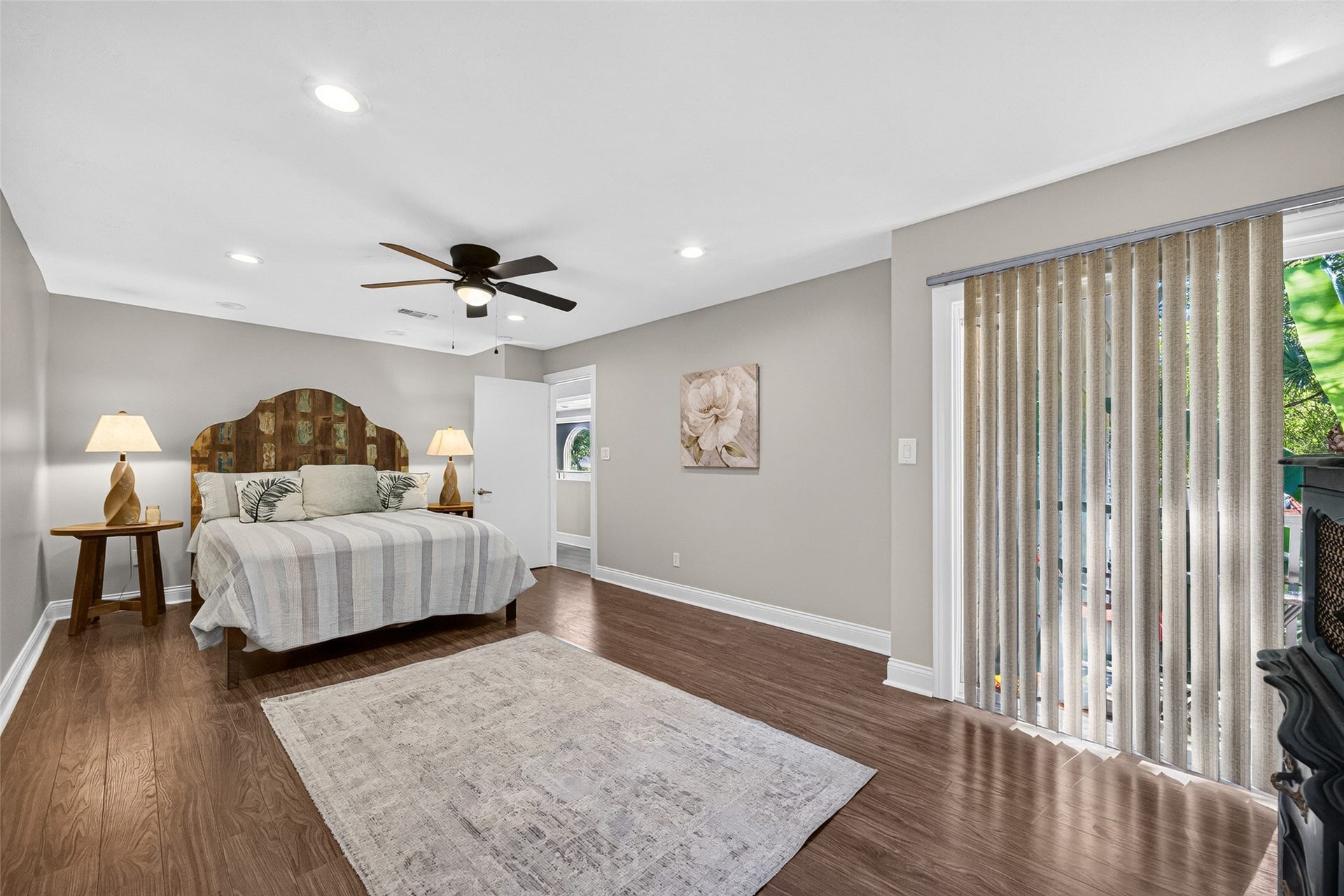 1003 Villa Court Drive, Seabrook, TX 77586 Private balcony off the primary suite offers the perfect spot for morning coffee or evening relaxation.