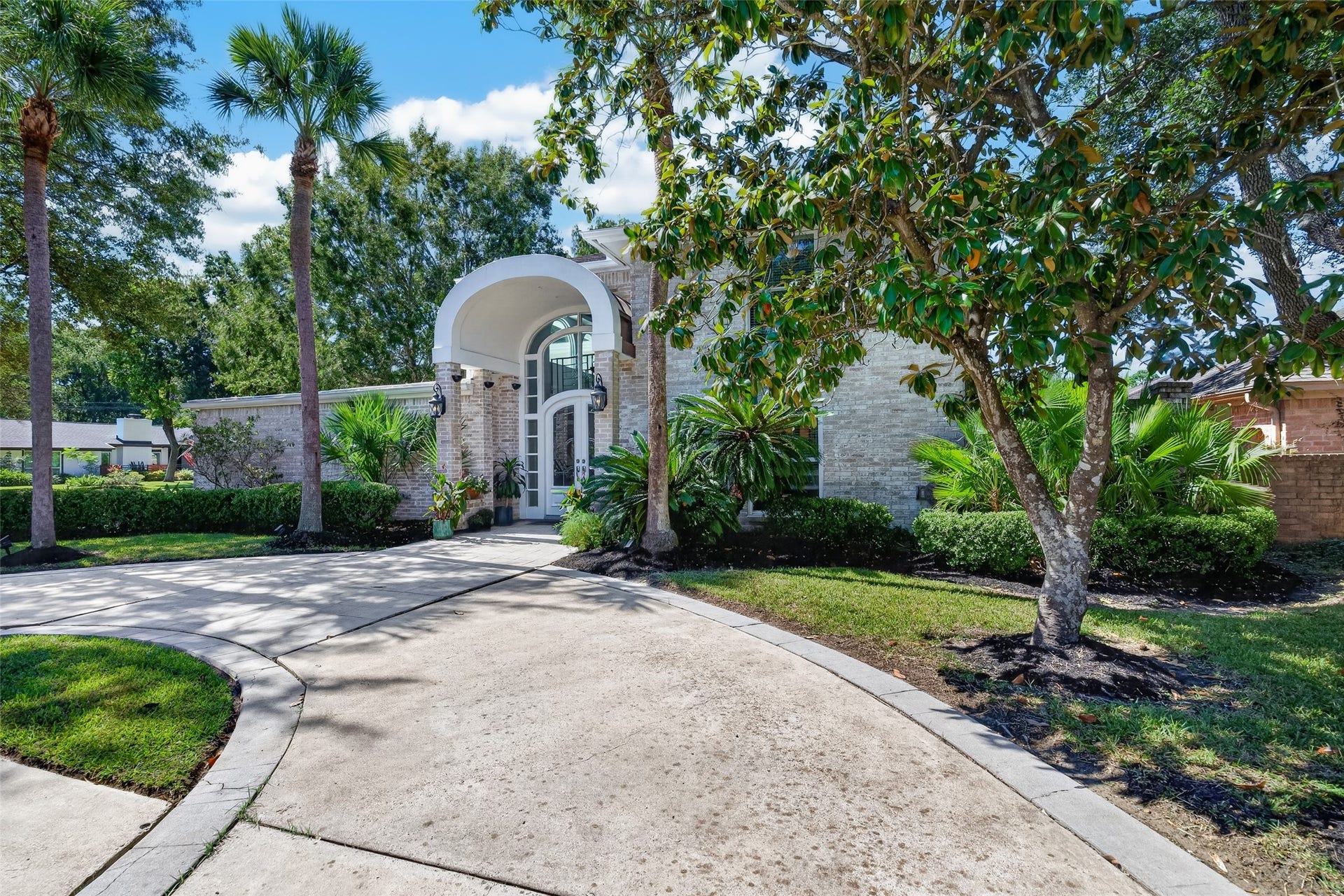1003 Villa Court Drive, Seabrook, TX 77586 Drive on up for a tour!
