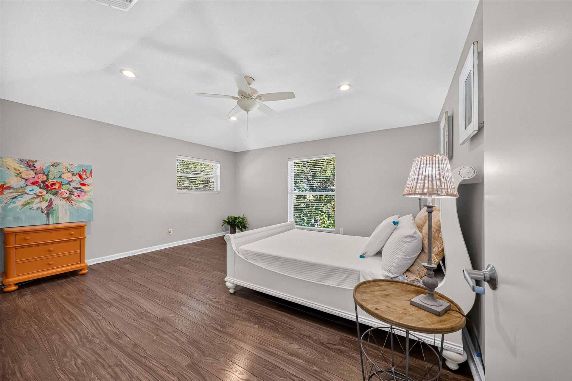 1003 Villa Court Drive, Seabrook, TX 77586 Large second bedroom.