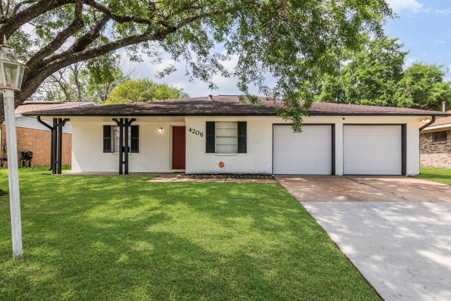 Property photo for 4206 Iris Lane, Deer Park, TX