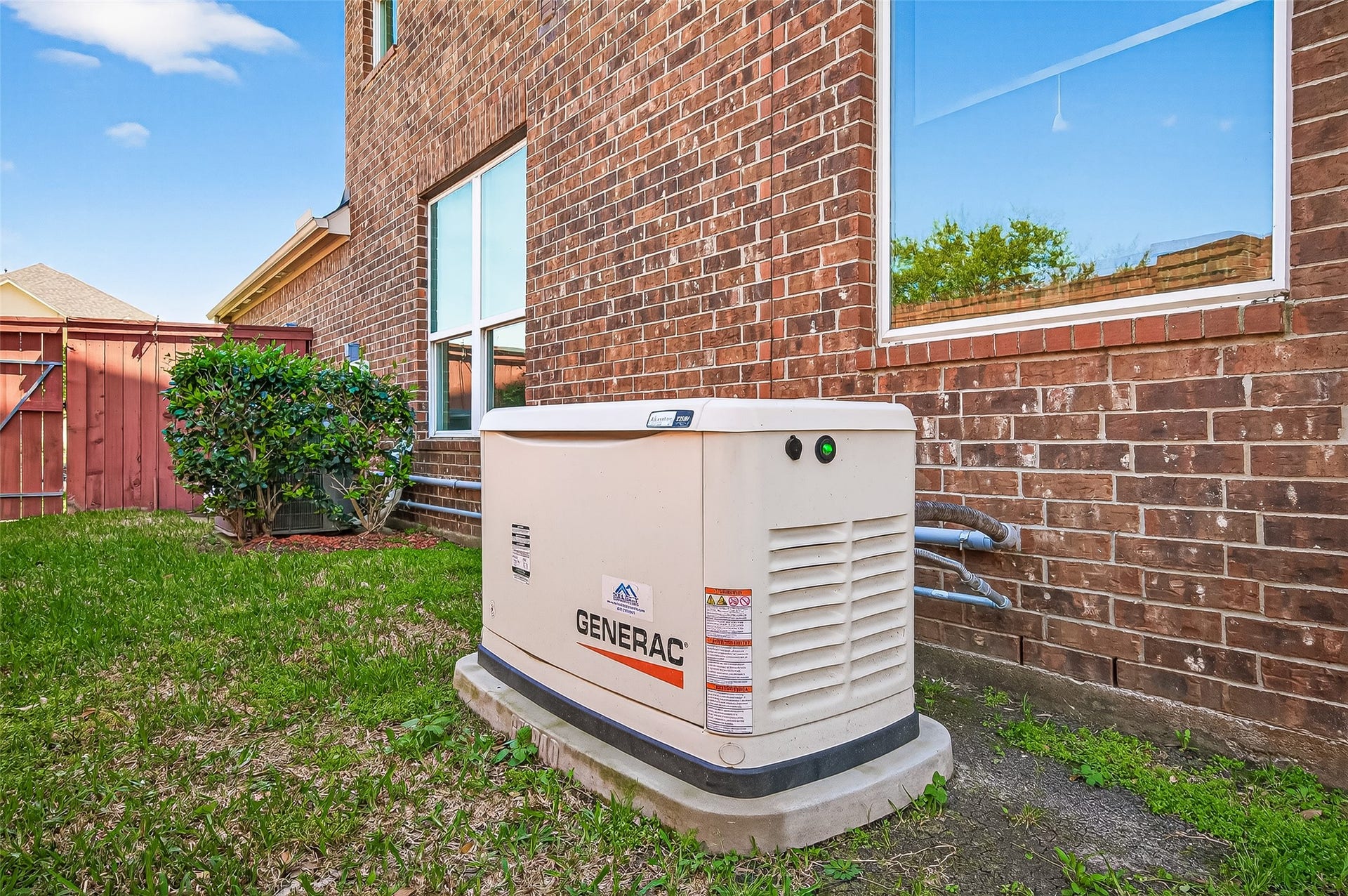 51 Scepter Ridge, Sugar Land, TX 77498 Whole house generator is INSTALLED and has been regularly serviced with a fresh battery in 2026!