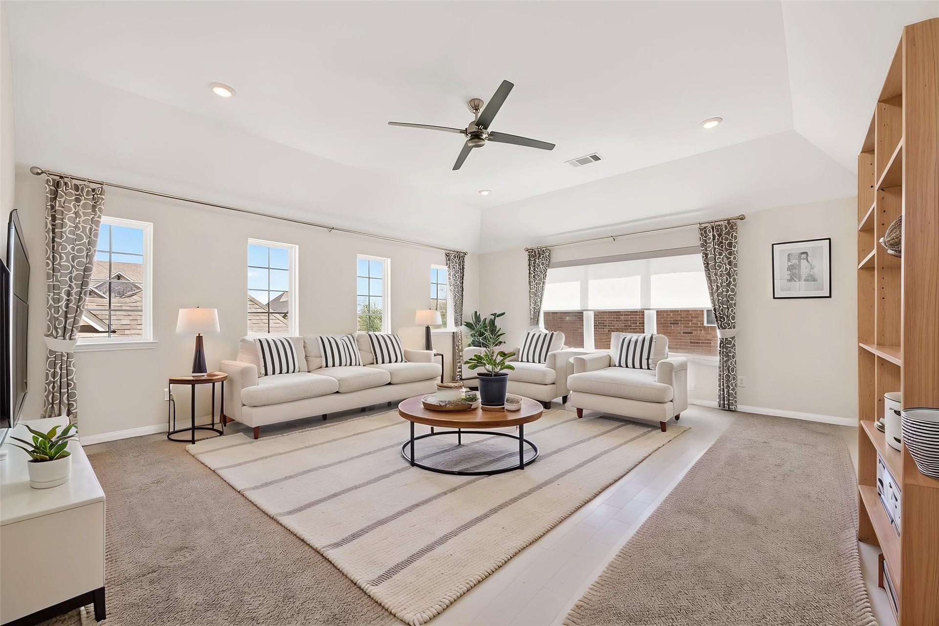 51 Scepter Ridge, Sugar Land, TX 77498 Another virtually staged image of this flexible and comfortable room!
