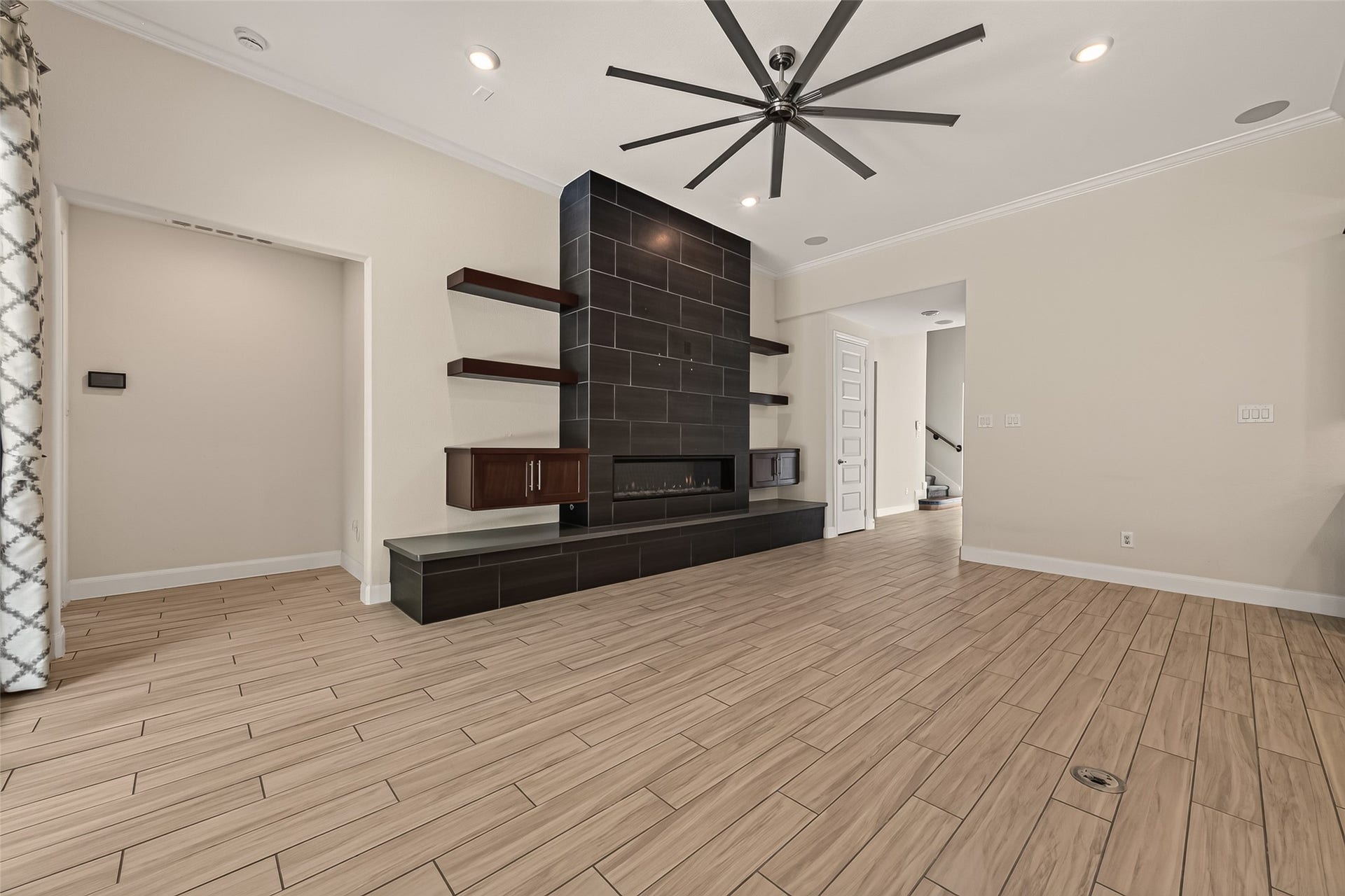 51 Scepter Ridge, Sugar Land, TX 77498 The family room opens wide with plenty of seating space and strong natural light. Picture movie nights, game days, or quiet evenings spent relaxing. This home is immaculately maintained throughout!