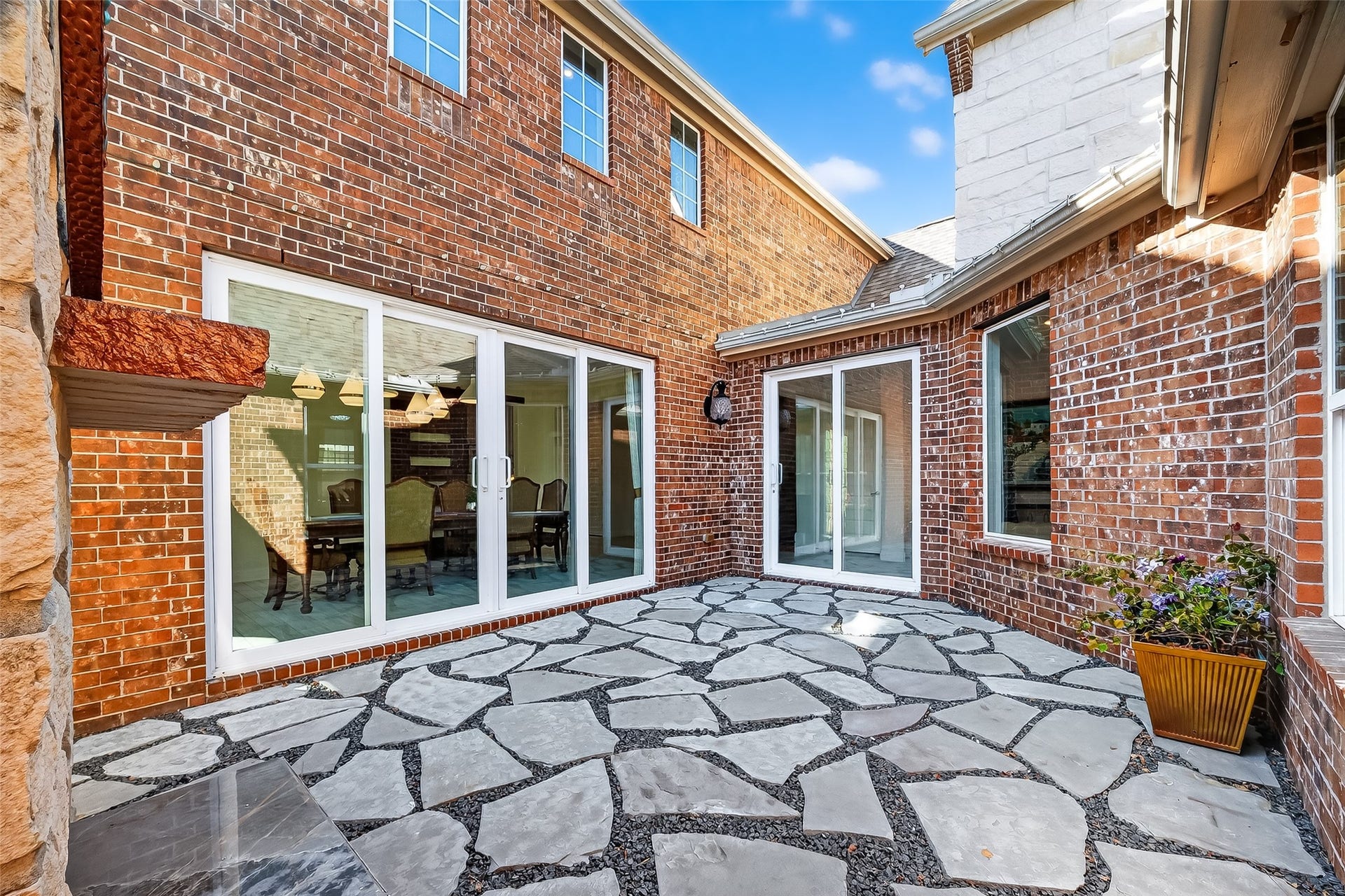 51 Scepter Ridge, Sugar Land, TX 77498 Large glass sliding doors connect the Dining Room with this beautiful outdoor gathering space. Fabulous!