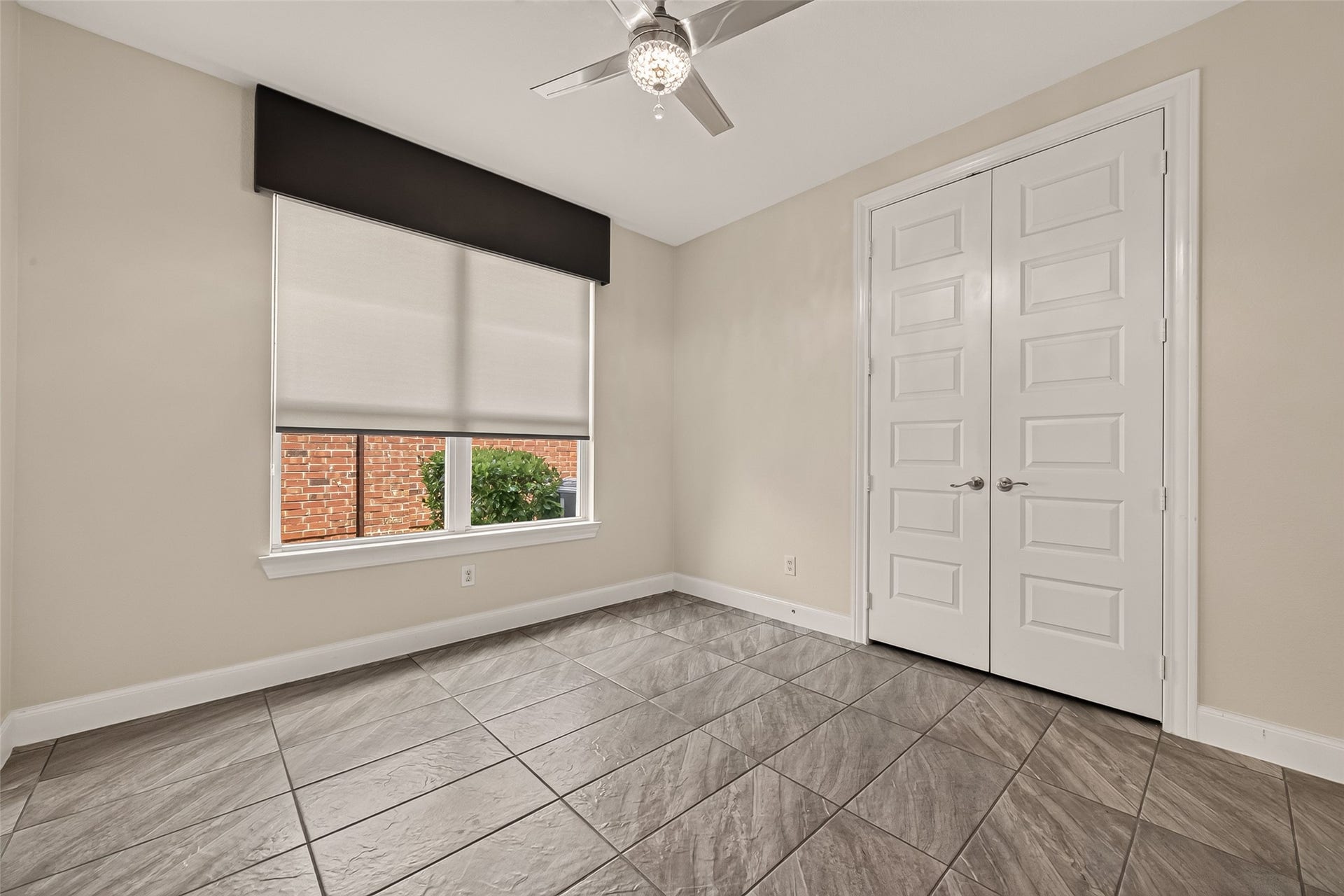 51 Scepter Ridge, Sugar Land, TX 77498 Another view of this rare and spacious extra room in the Primary Suite with a large closet!