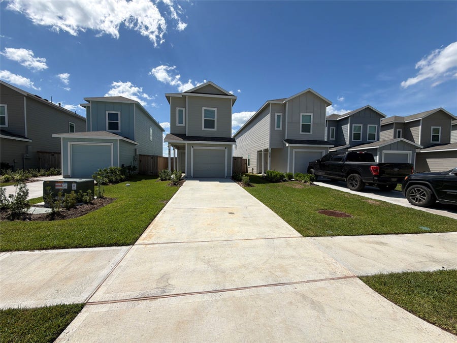 Property photo for 930 Pertuso Lane, Huffman, TX
