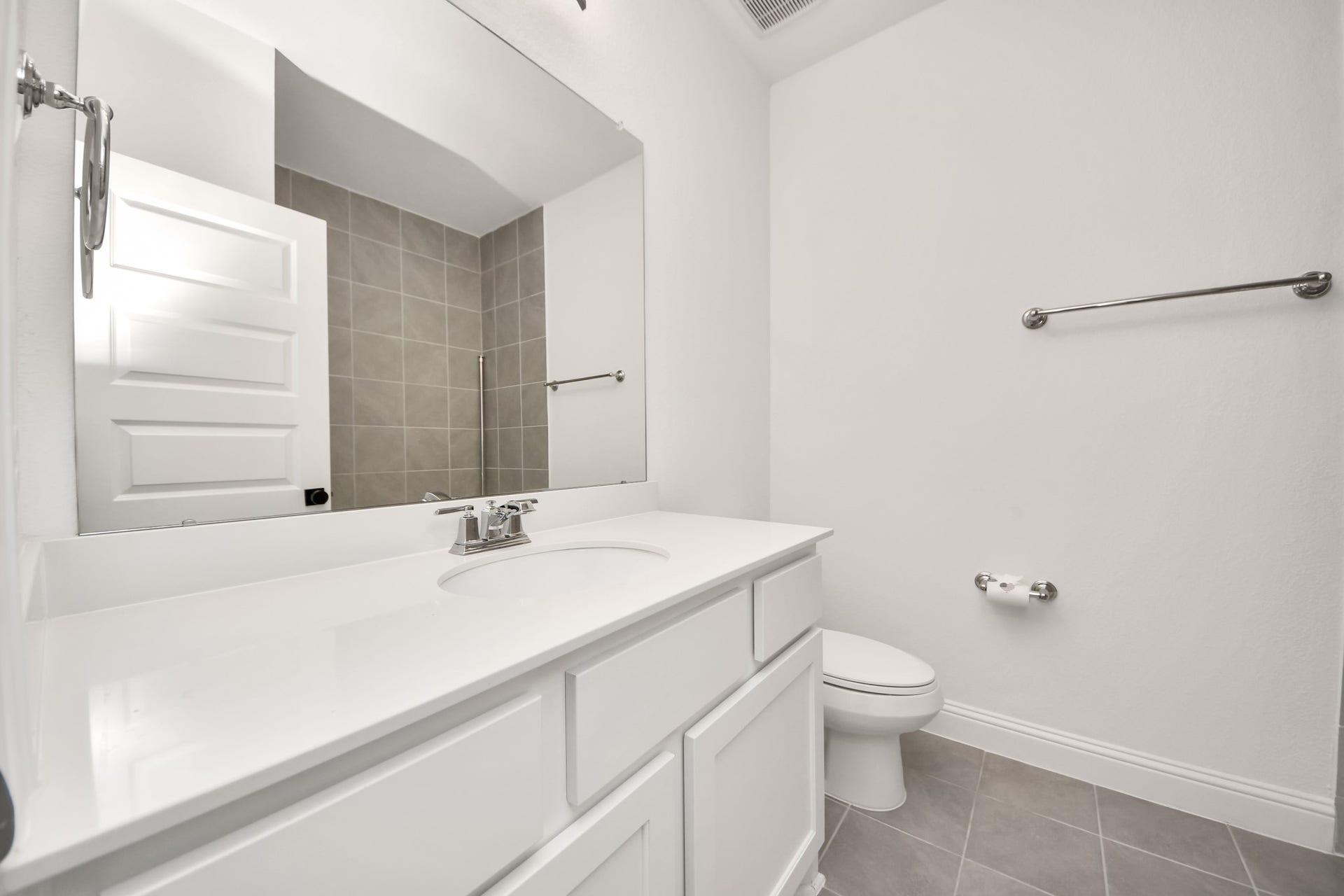 Secondary bathroom upstairs