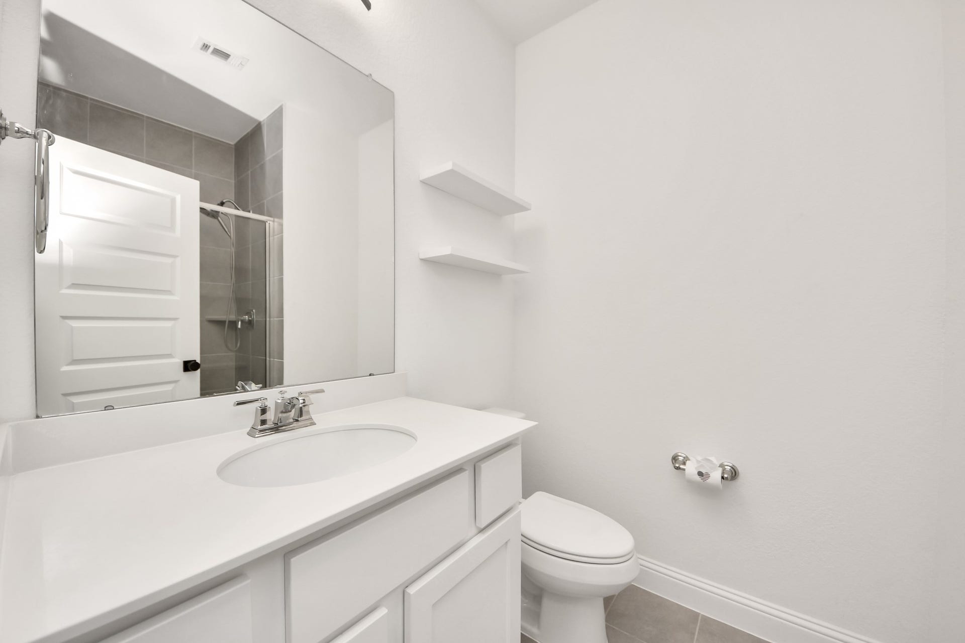 Secondary bathroom upstairs
