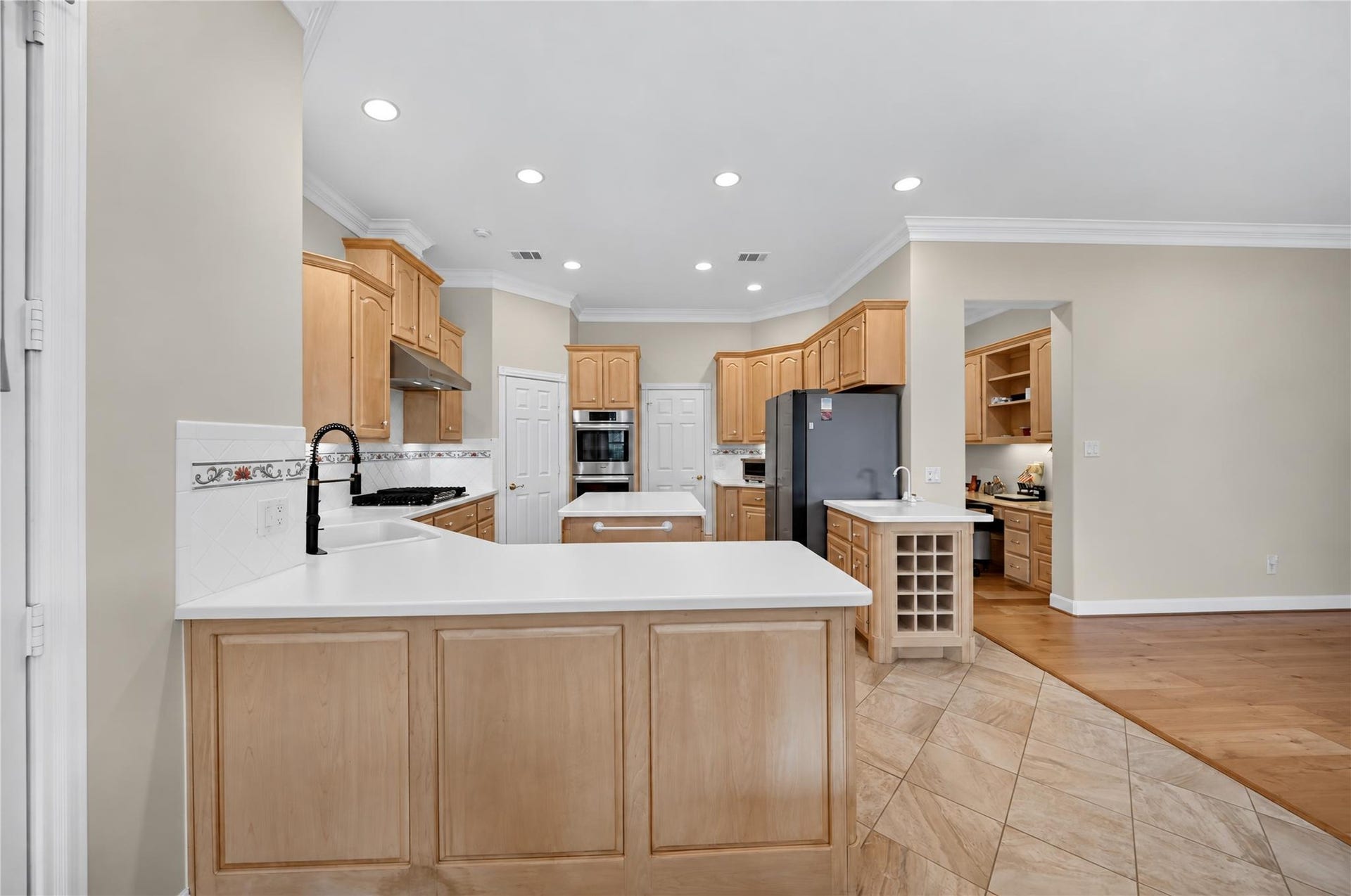 118 Waterfront Drive, Montgomery, TX 77356