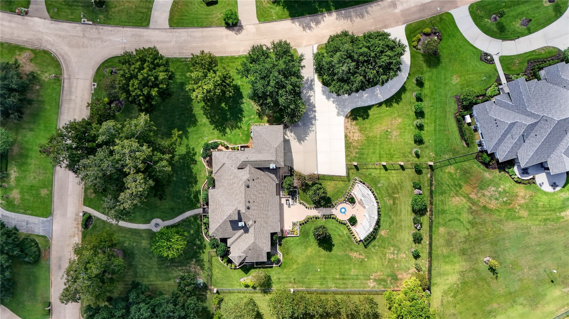 118 Waterfront Drive, Montgomery, TX 77356