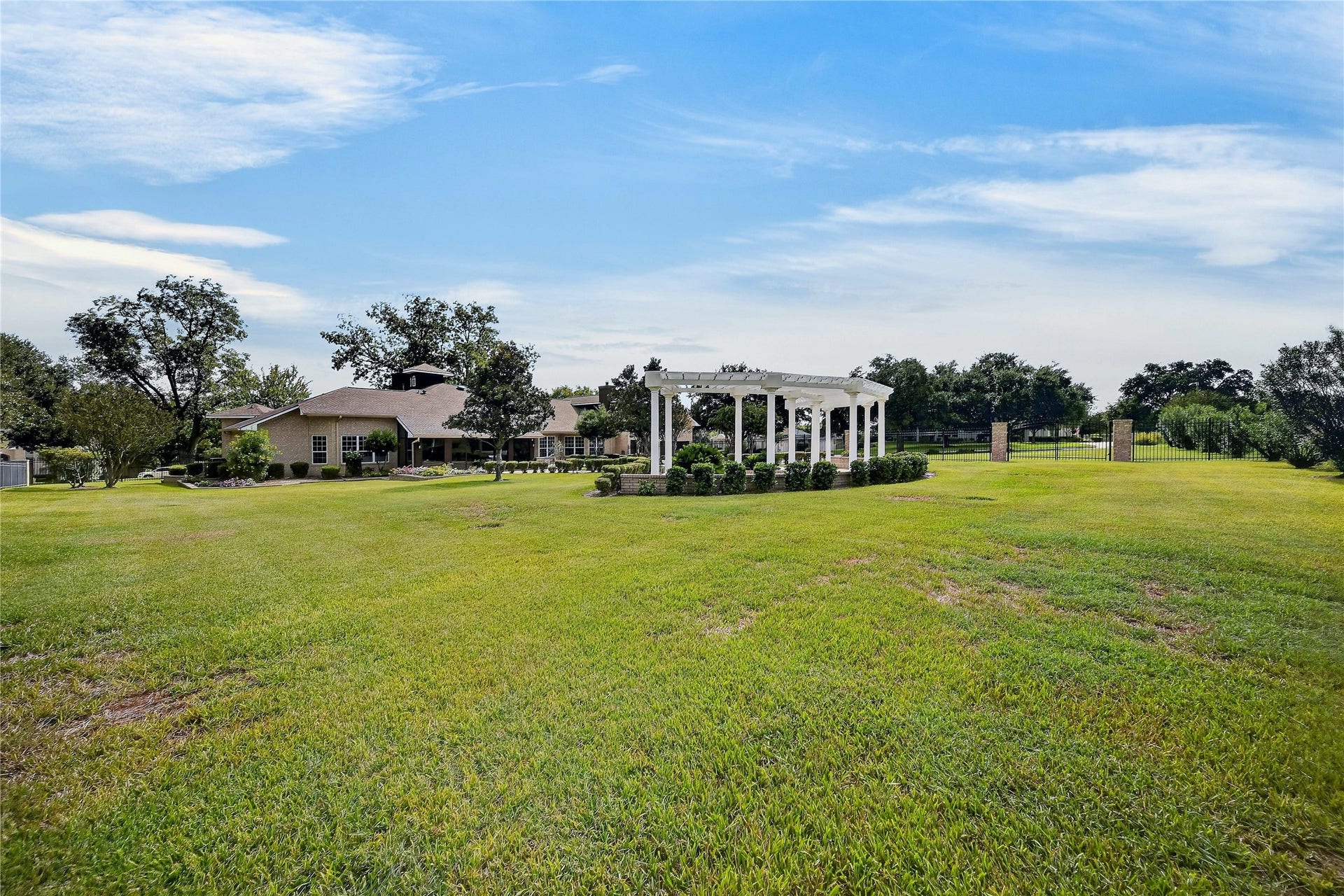 118 Waterfront Drive, Montgomery, TX 77356