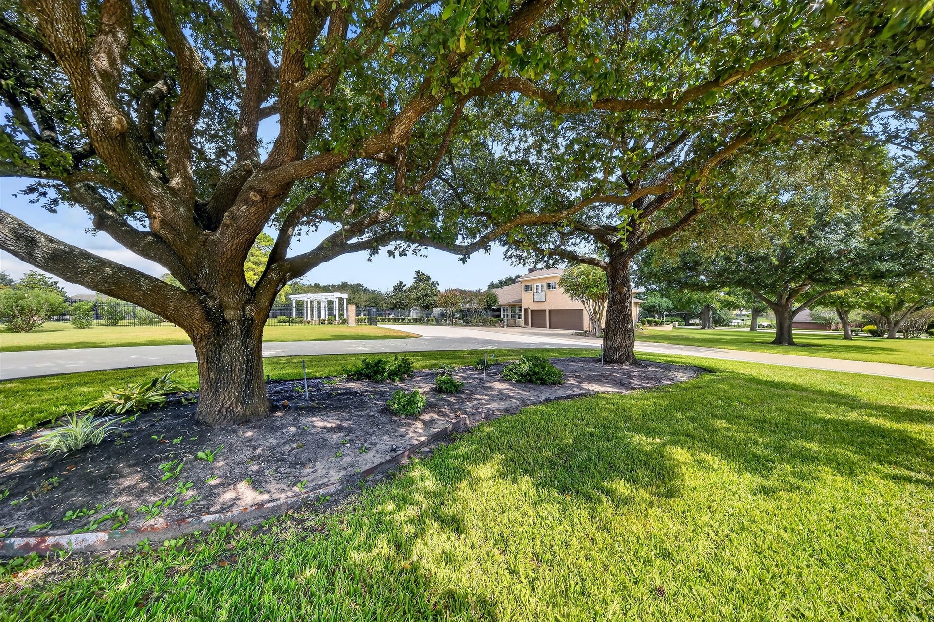 118 Waterfront Drive, Montgomery, TX 77356