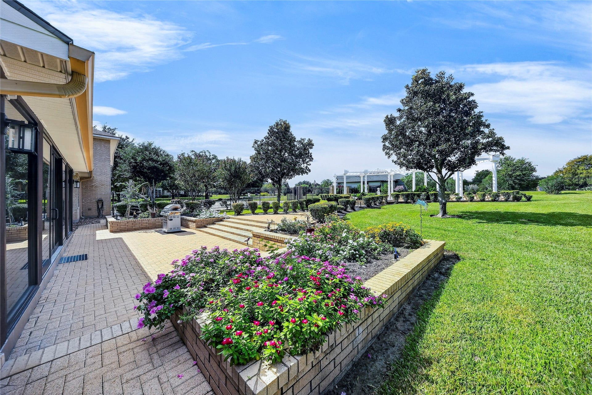 118 Waterfront Drive, Montgomery, TX 77356