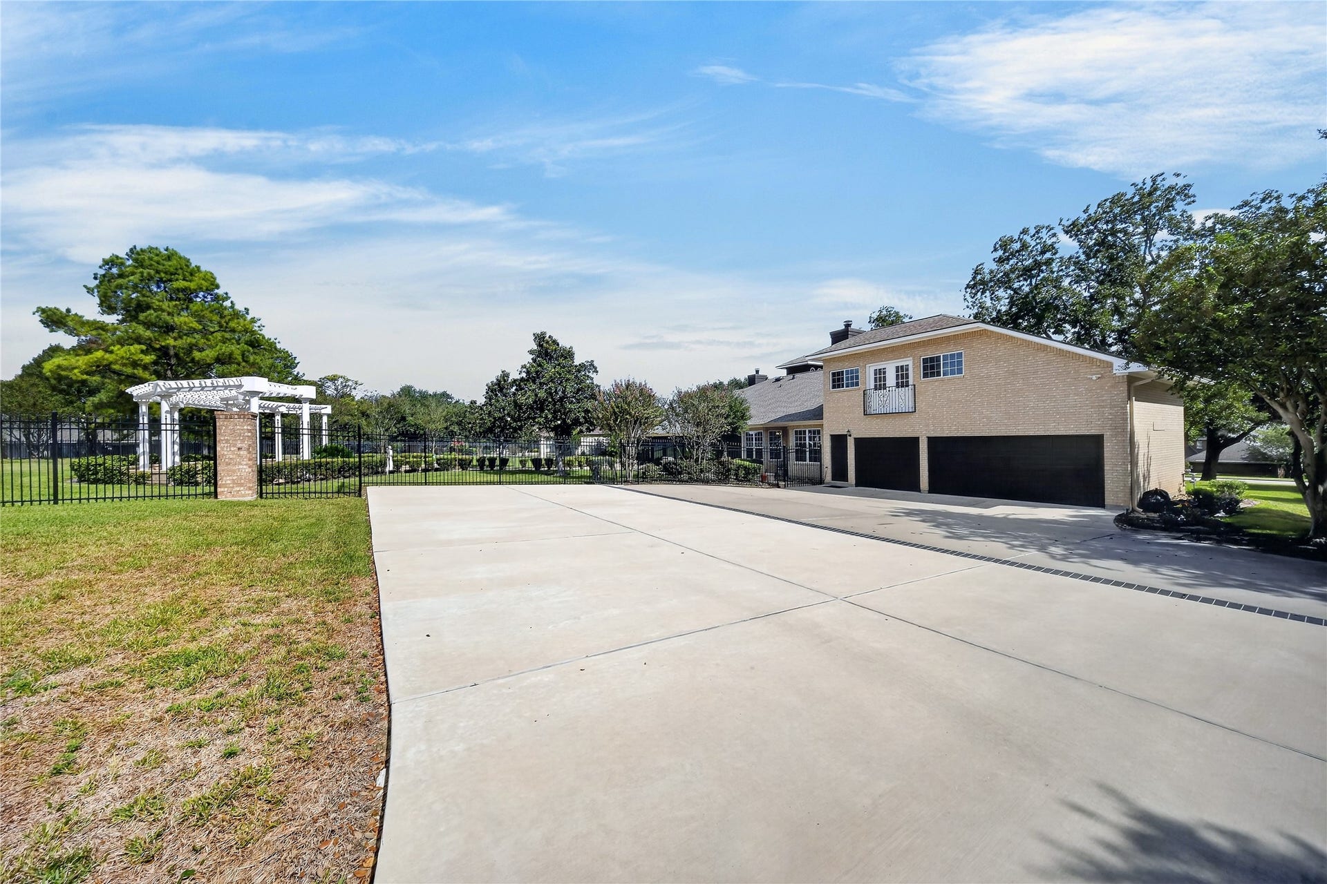 118 Waterfront Drive, Montgomery, TX 77356