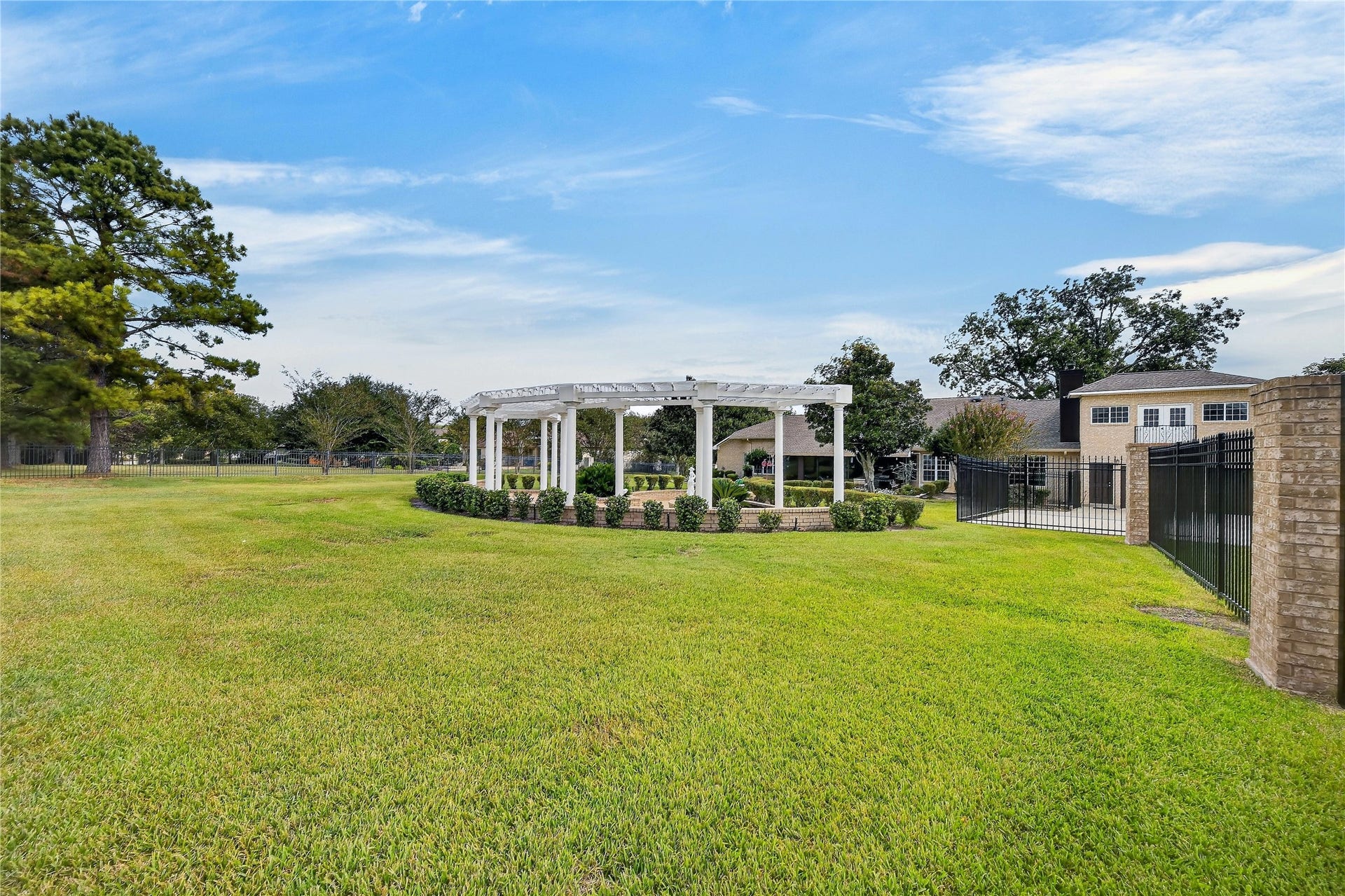 118 Waterfront Drive, Montgomery, TX 77356