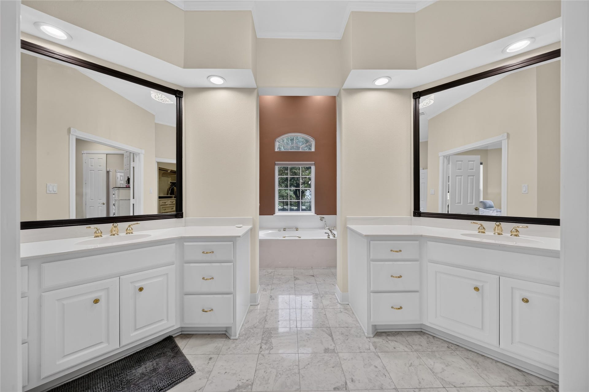 118 Waterfront Drive, Montgomery, TX 77356