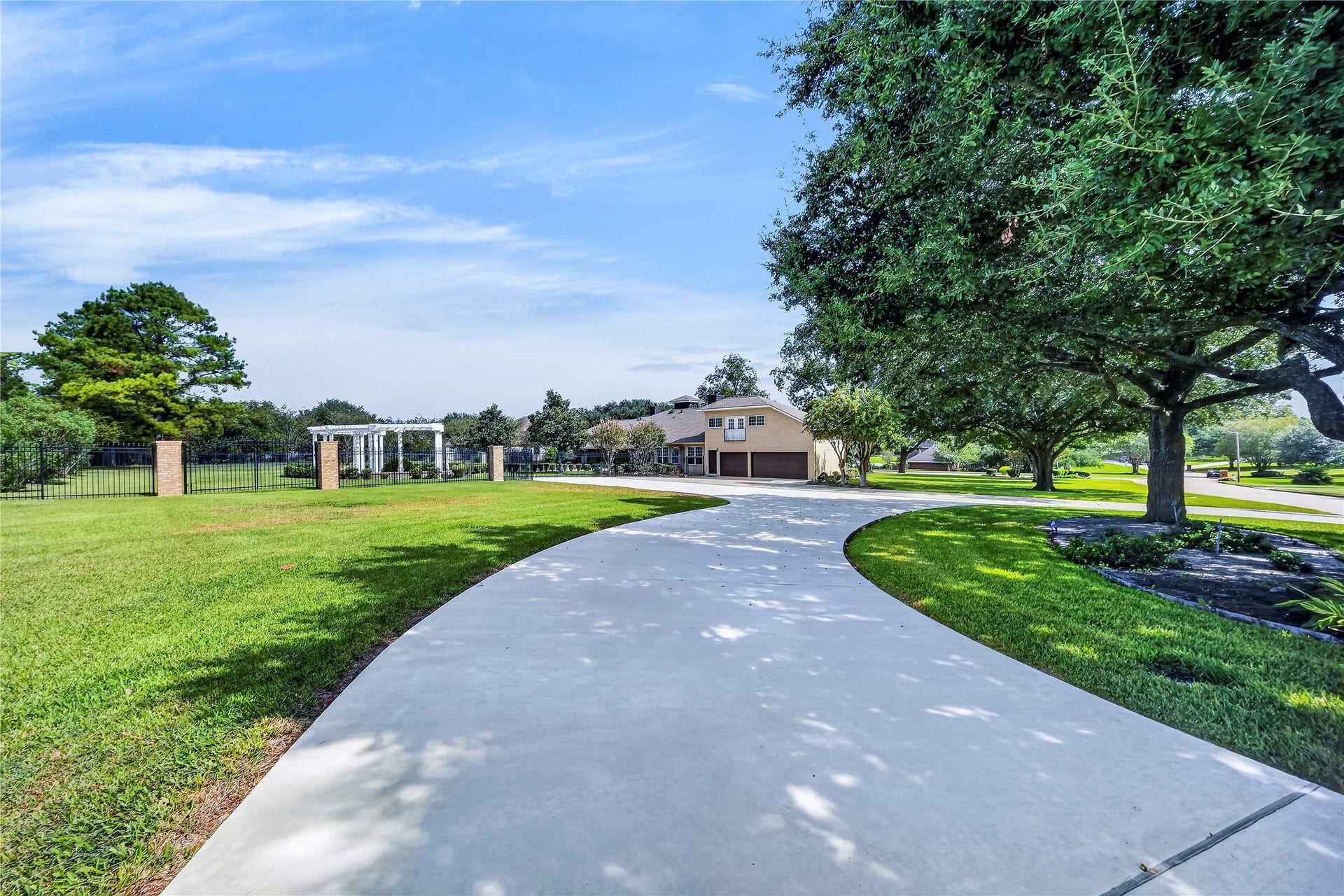 118 Waterfront Drive, Montgomery, TX 77356
