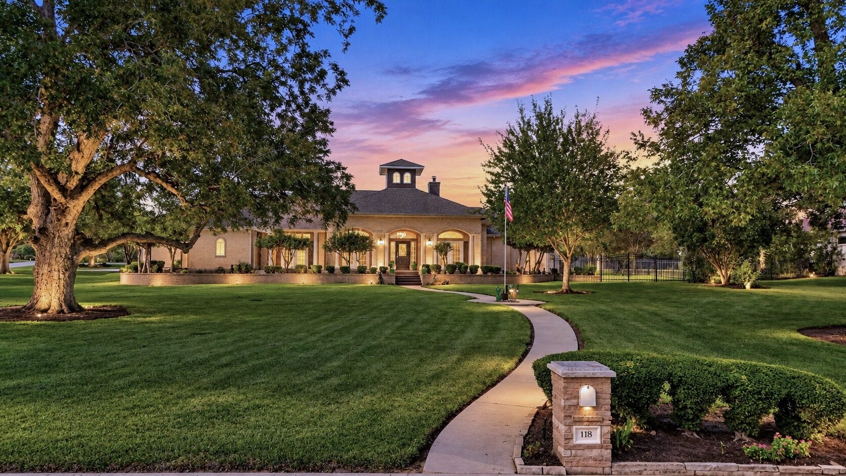 118 Waterfront Drive, Montgomery, TX 77356