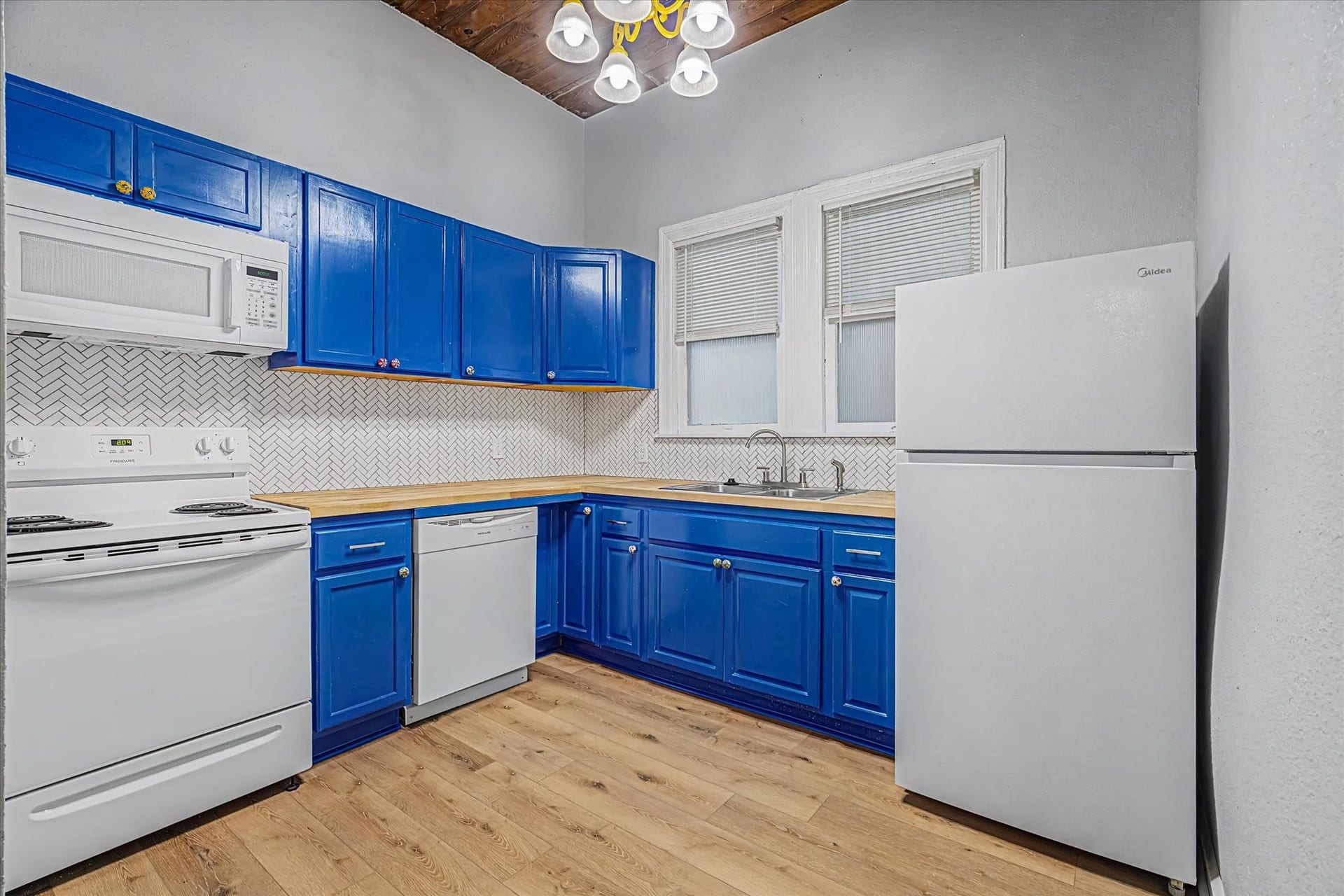 1827 Avenue O, #2, Galveston, TX 77550 1827 Avenue O, #2, Galveston, TX 77550