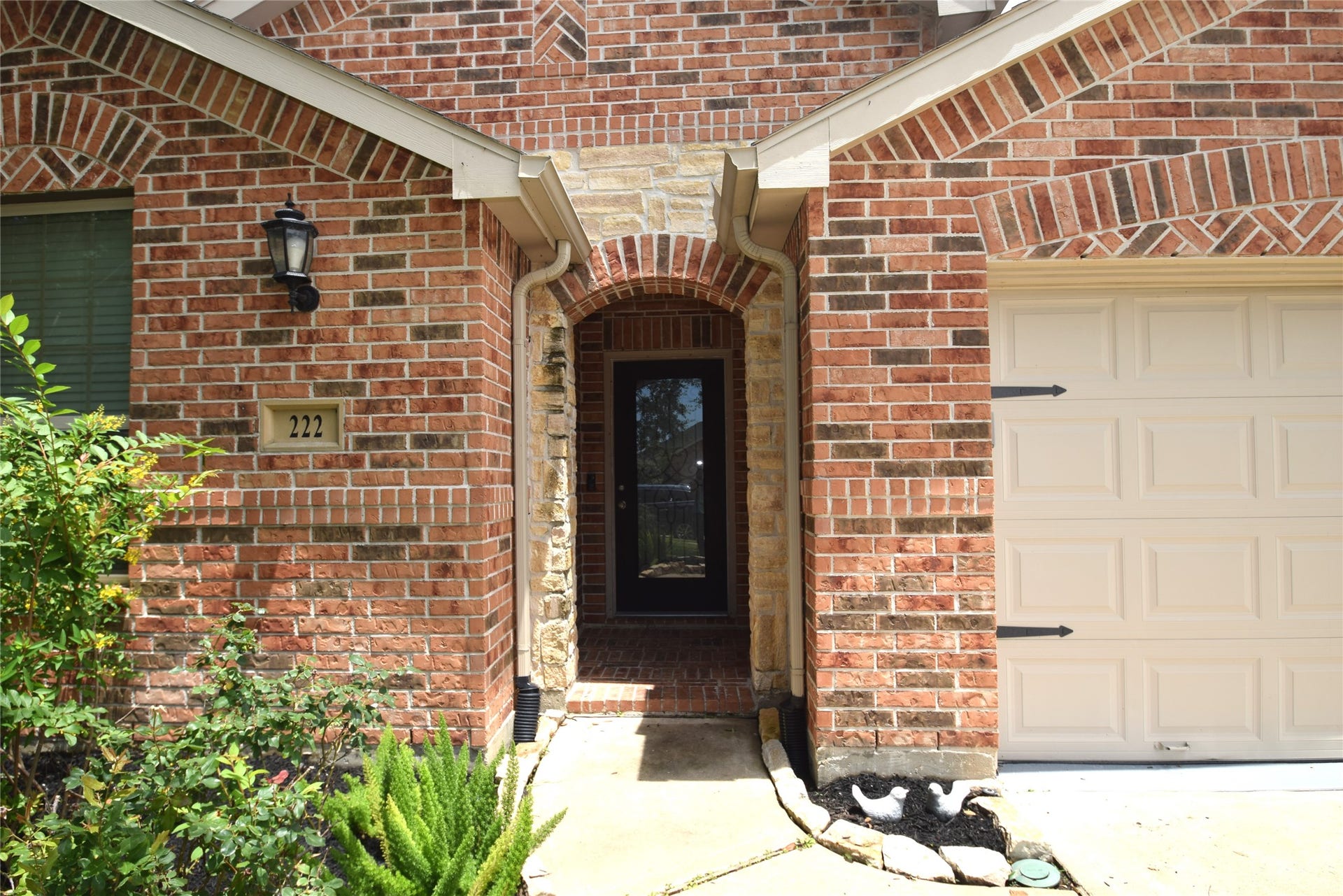 Front doorway inviting you inside.