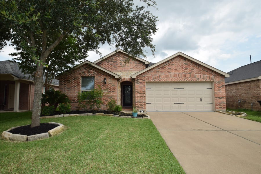Property photo for 222 Golden Grain Drive, Rosenberg, TX