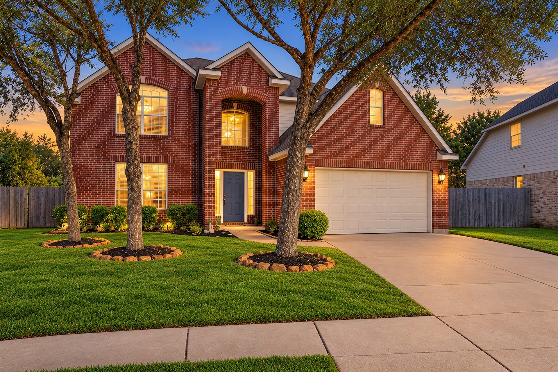 440 Magnolia Blossom, League City, TX 77573 Welcome to 440 Magnolia Blossom. Excellent location in highly sought after League City and CCISD schools.