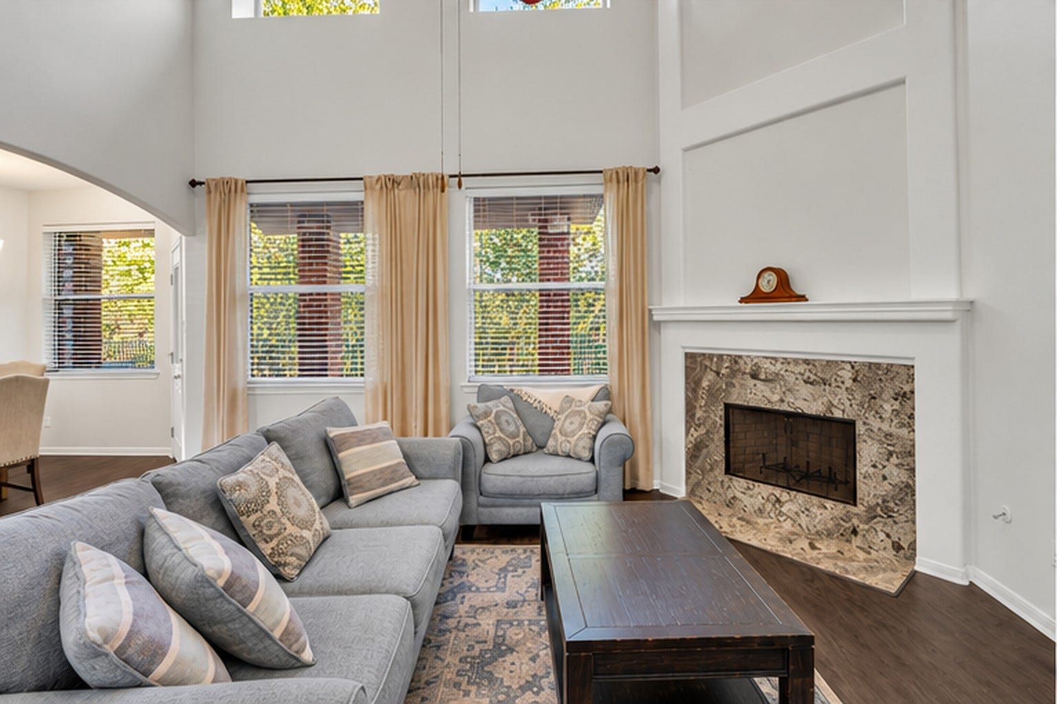 440 Magnolia Blossom, League City, TX 77573 Great look at your new living room.