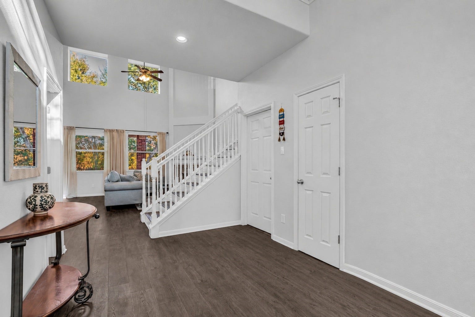 440 Magnolia Blossom, League City, TX 77573 Big open entry welcomes you and your guests.