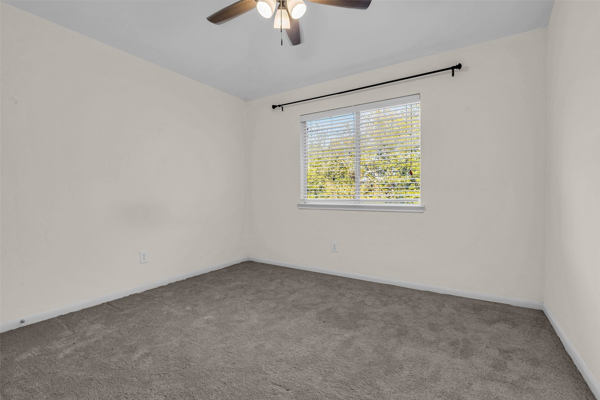 440 Magnolia Blossom, League City, TX 77573 The 3rd secondary bedroom