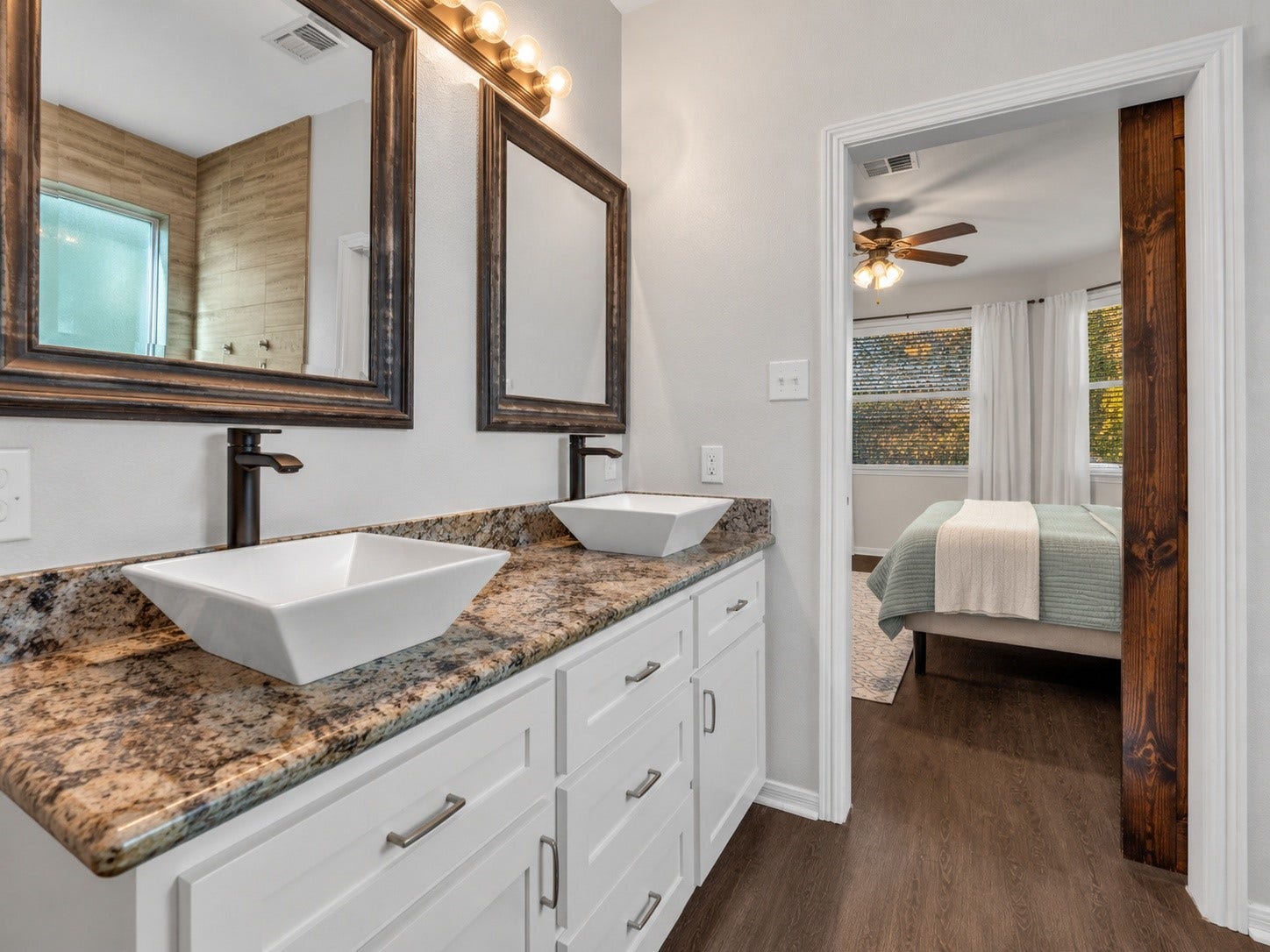 440 Magnolia Blossom, League City, TX 77573 A Pirmary bathroom fit for a King and a Queen