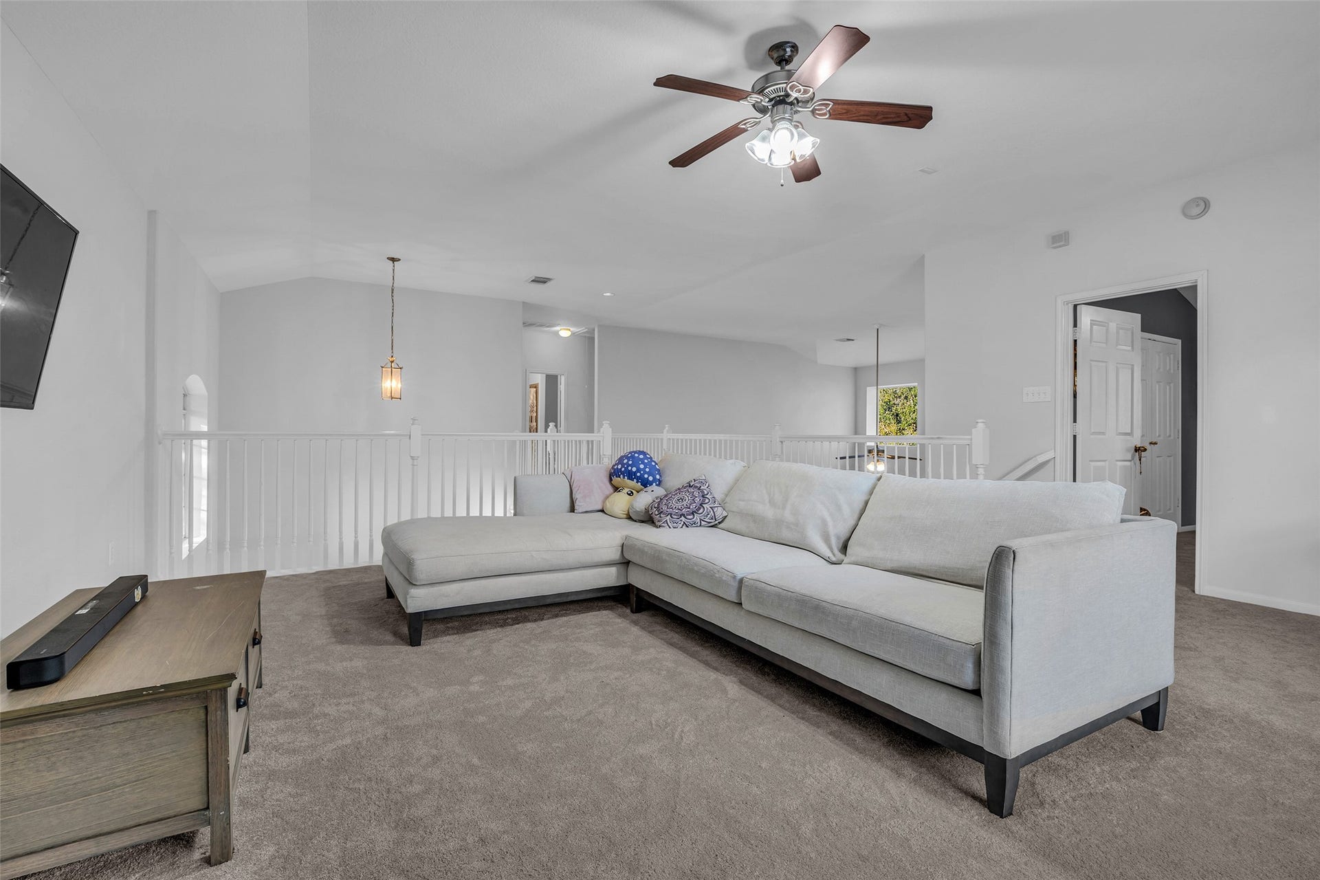 440 Magnolia Blossom, League City, TX 77573 Great shot of this space.
