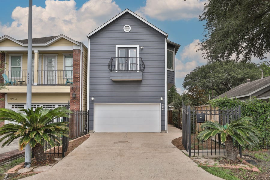 Property photo for 826 E 29th Street, Houston, TX