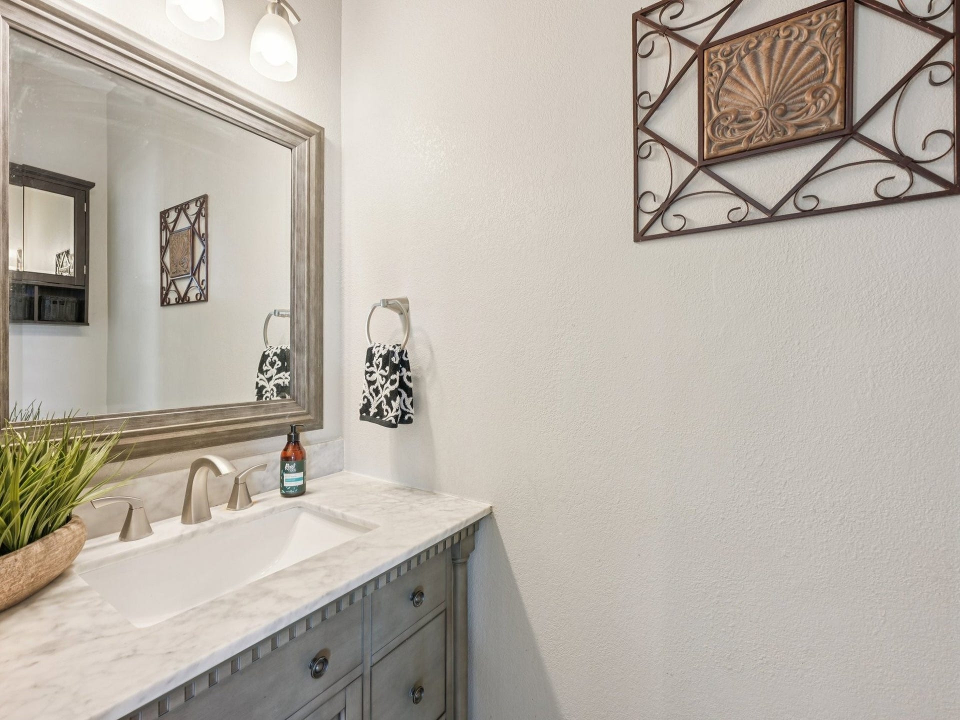 2007 Port Royal Drive, Nassau Bay, TX 77058