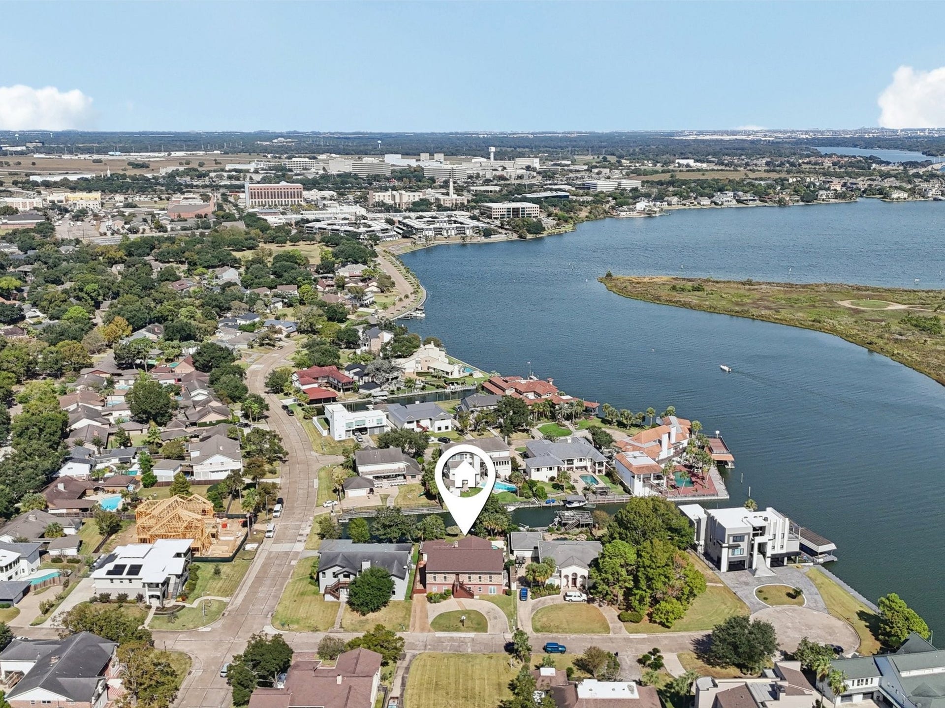 2007 Port Royal Drive, Nassau Bay, TX 77058