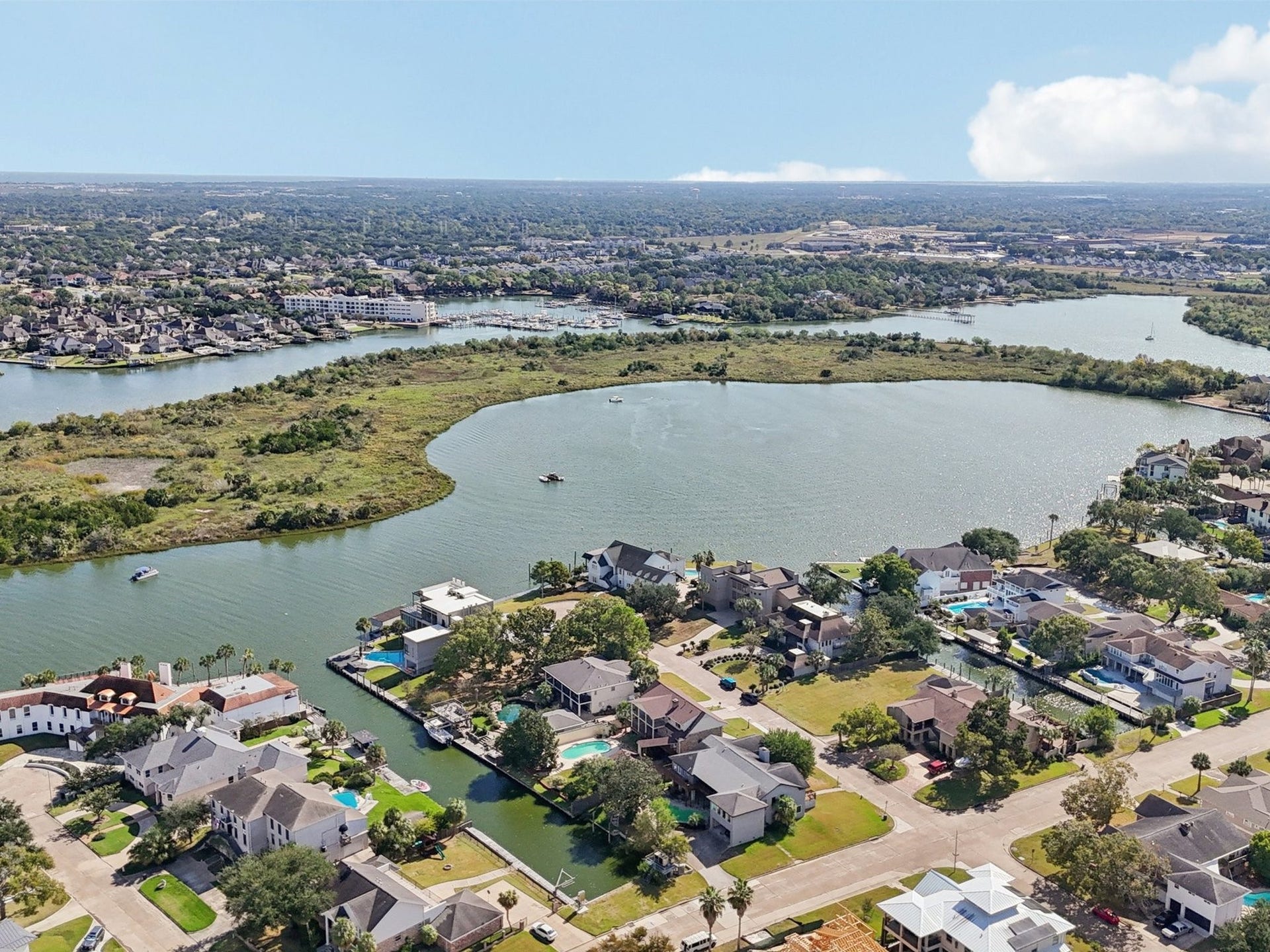 2007 Port Royal Drive, Nassau Bay, TX 77058