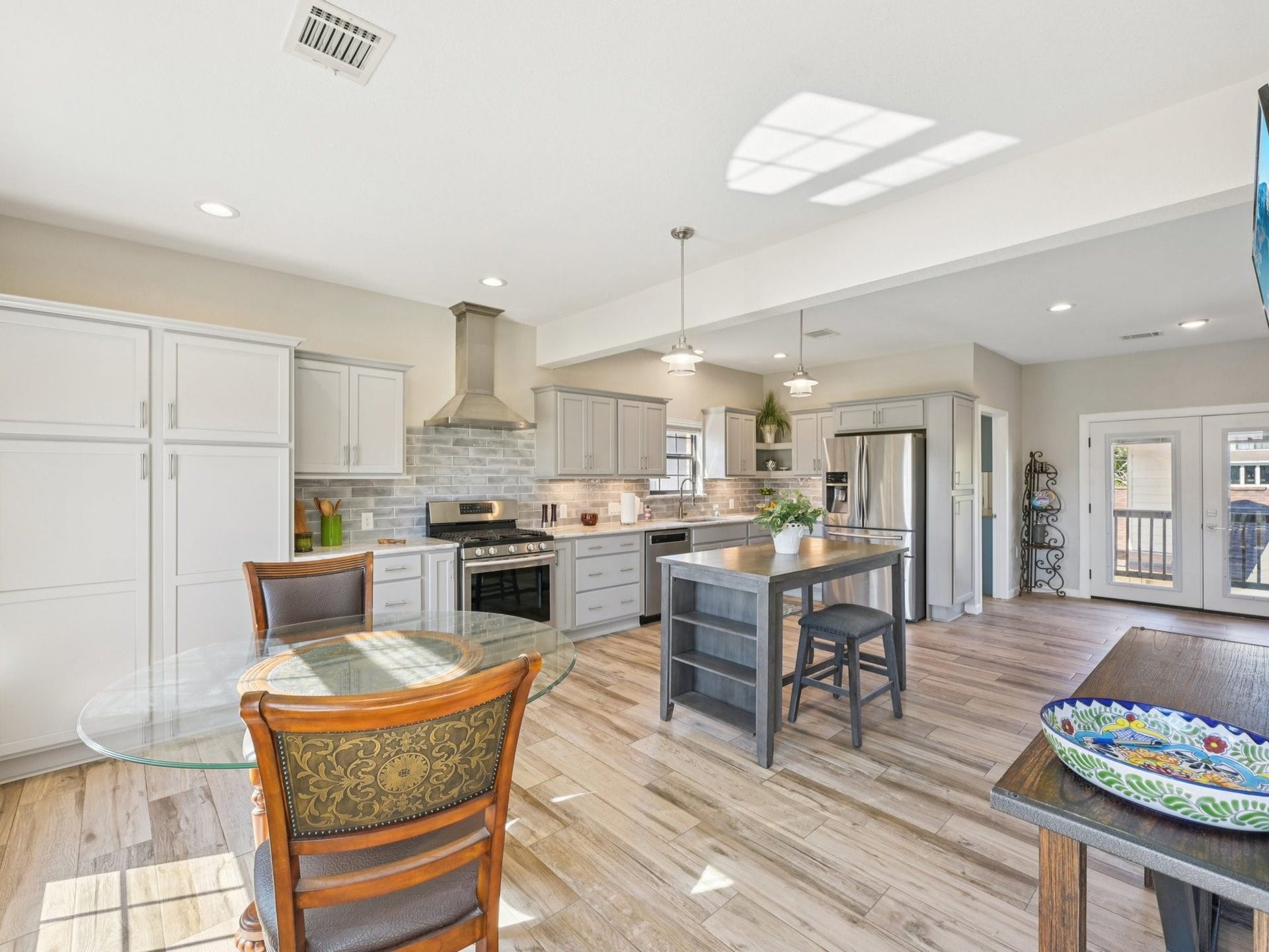 2007 Port Royal Drive, Nassau Bay, TX 77058