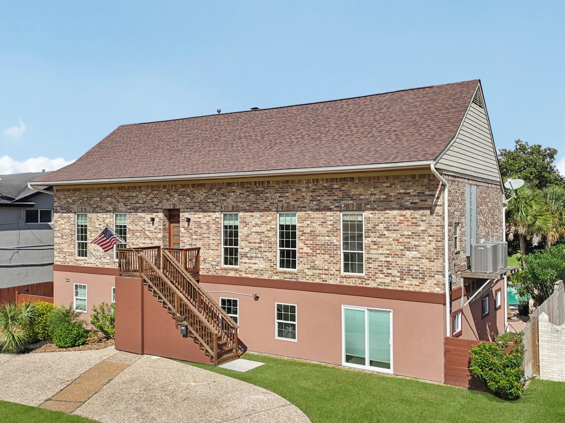 2007 Port Royal Drive, Nassau Bay, TX 77058