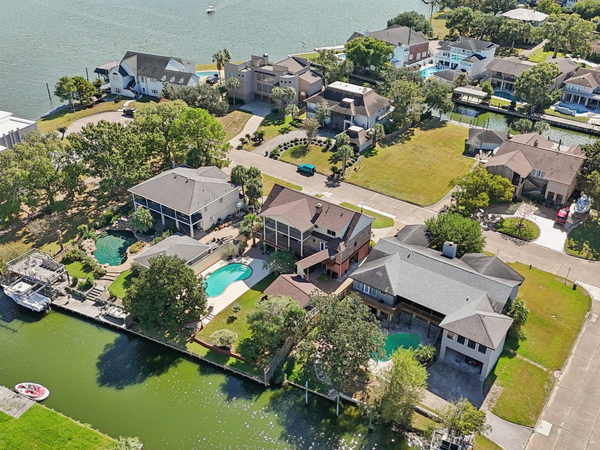 2007 Port Royal Drive, Nassau Bay, TX 77058