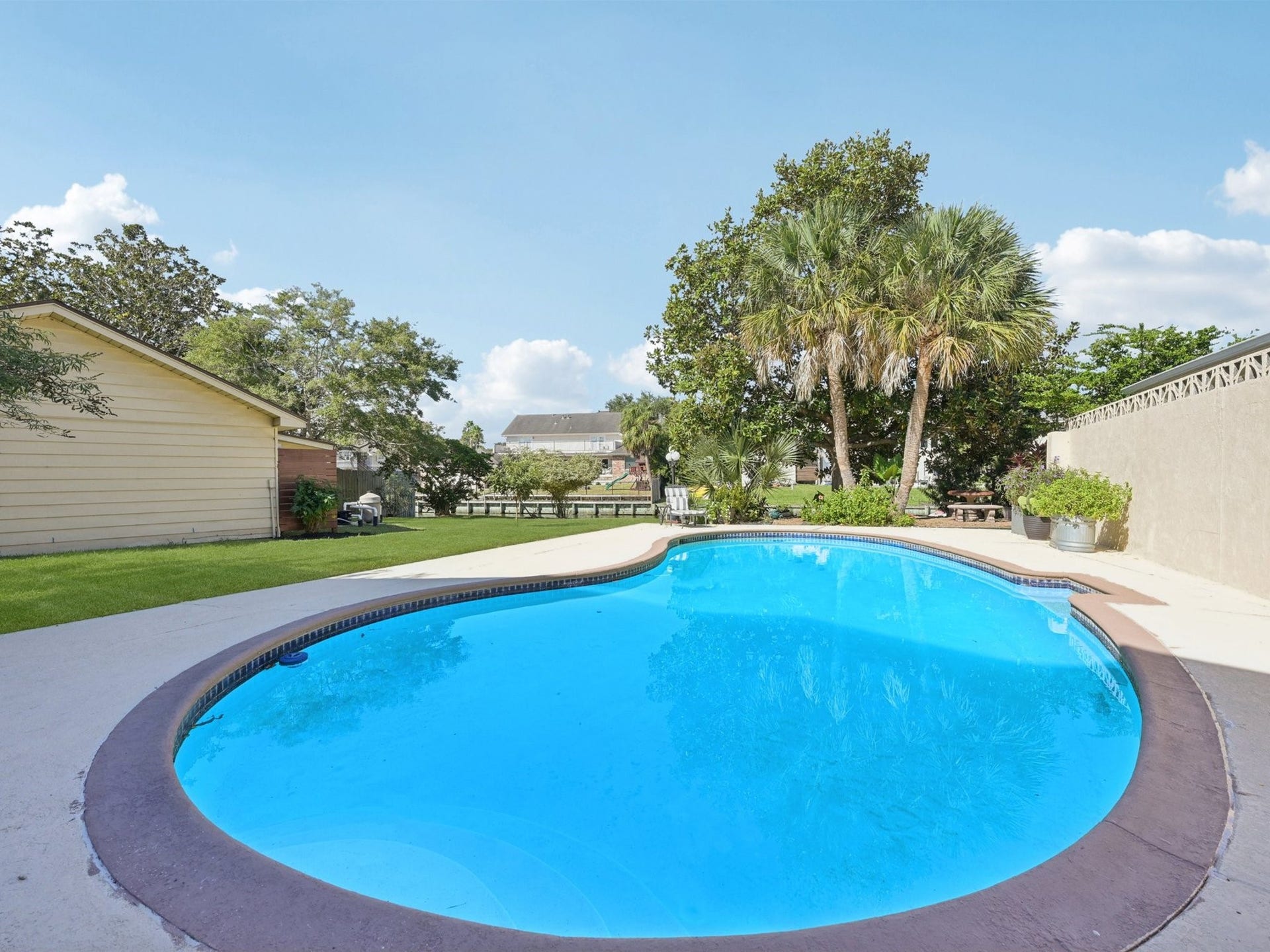 2007 Port Royal Drive, Nassau Bay, TX 77058