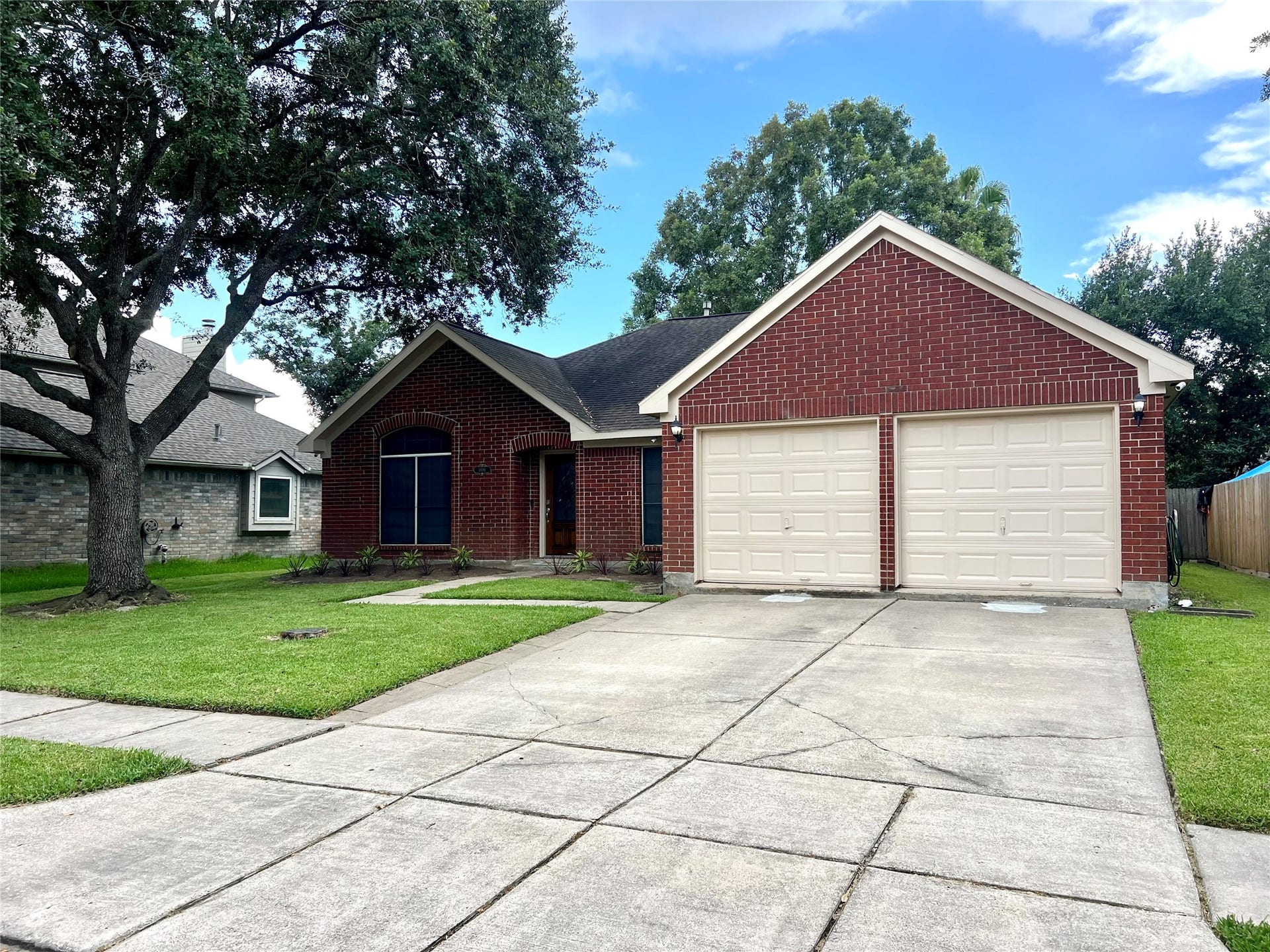1806 Oak Wood Drive E, Pearland, TX 77581 1806 Oak Wood Drive E, Pearland, TX 77581
