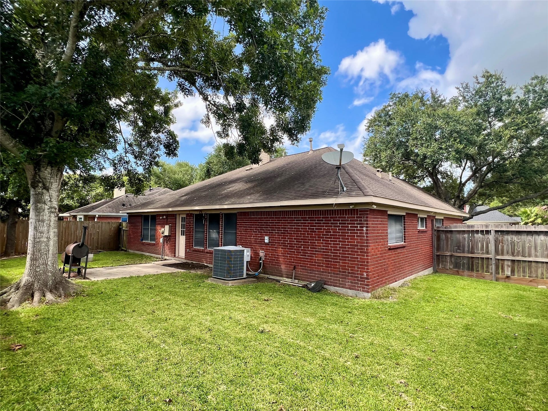 1806 Oak Wood Drive E, Pearland, TX 77581 1806 Oak Wood Drive E, Pearland, TX 77581