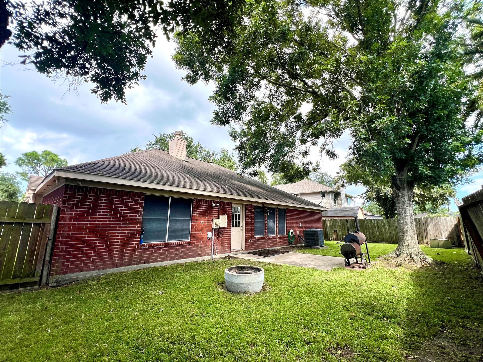 1806 Oak Wood Drive E, Pearland, TX 77581 1806 Oak Wood Drive E, Pearland, TX 77581