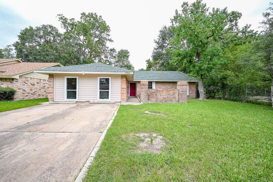 Property photo for 1702 Winter Bay Lane, Houston, TX