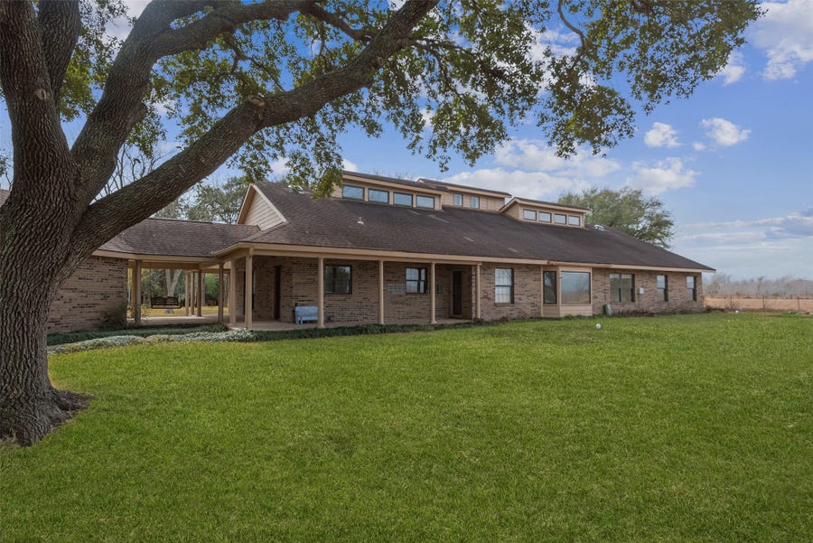 Property photo for 9811 Miner Road, Highlands, TX