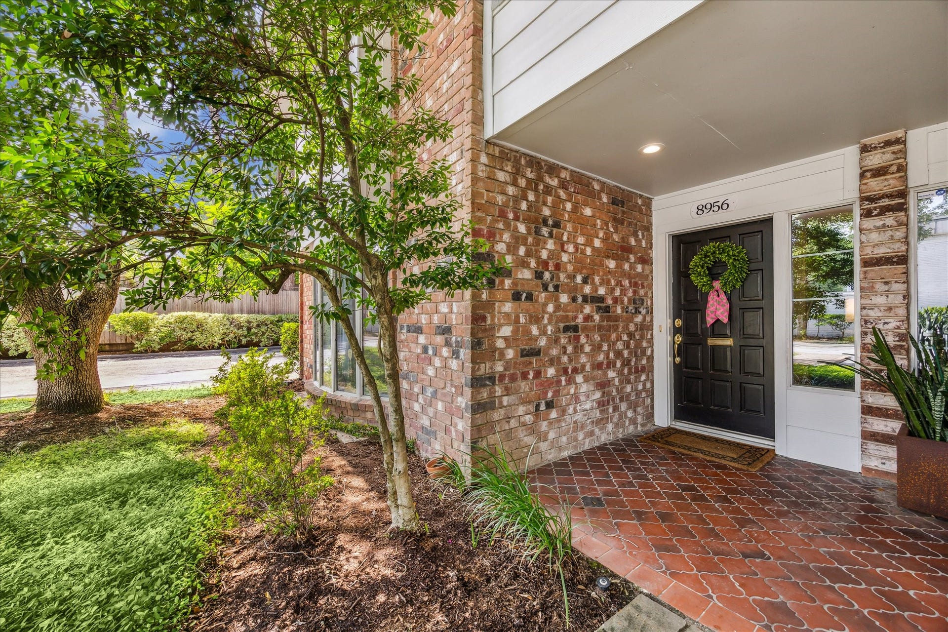Lovely covered front door, so packages stay dry!