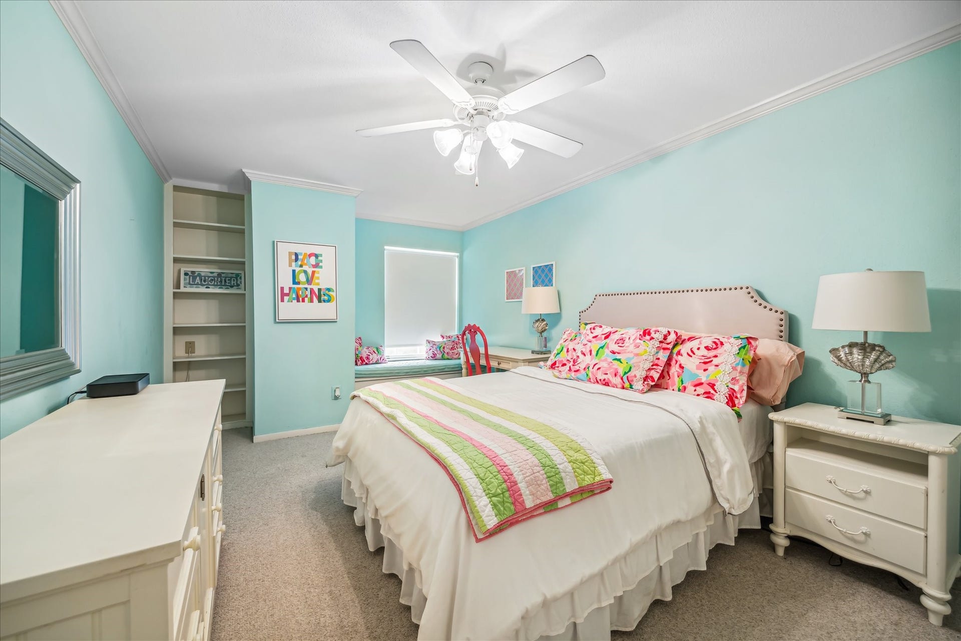 Cute 2nd bedroom with window seat with storage, built in bookcase and nice closet space.