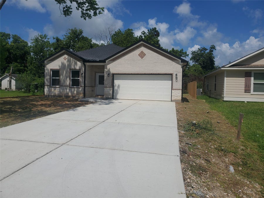 Property photo for 105 S Algeria Street, Texas City, TX